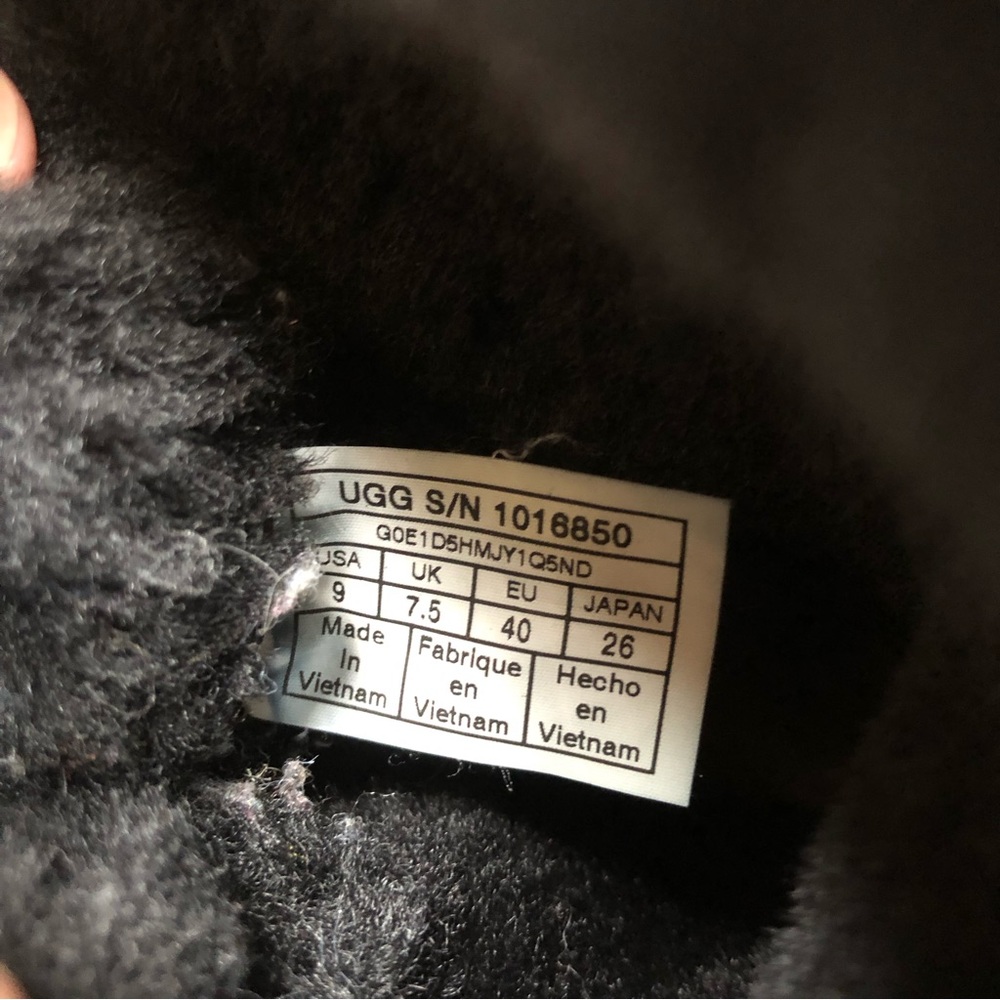 UGG Naiyah black suede laces boots - Picture 6 of 6